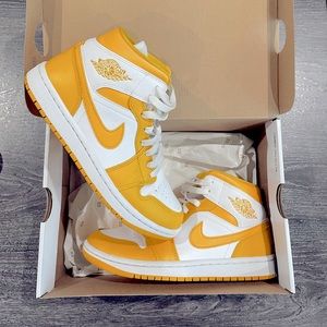 Air Jordan 1 Mid (Women) 7